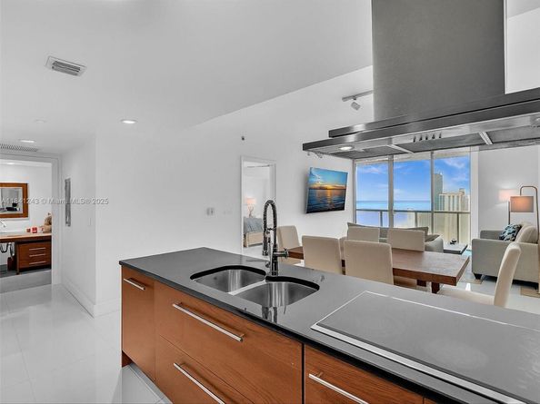 495 Brickell Ave 5009, Miami FL 33131