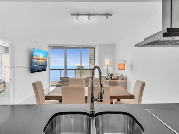 495 Brickell Ave 5009, Miami FL 33131