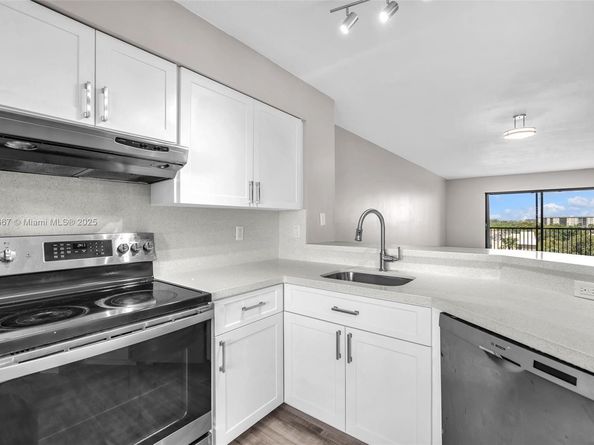 2112 S Cypress Bend Dr 802, Pompano Beach FL 33069