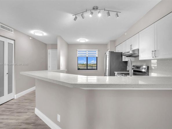 2112 S Cypress Bend Dr 802, Pompano Beach FL 33069