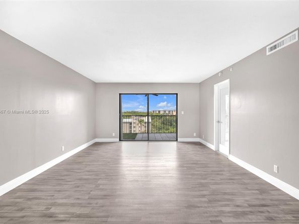 2112 S Cypress Bend Dr 802, Pompano Beach FL 33069