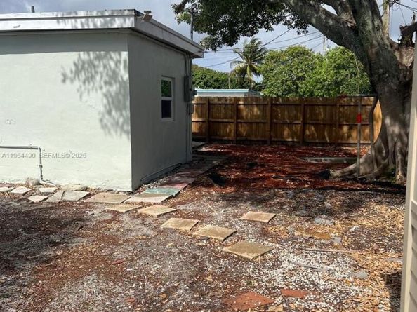 2561 NW 18th Ct, Fort Lauderdale FL 33311