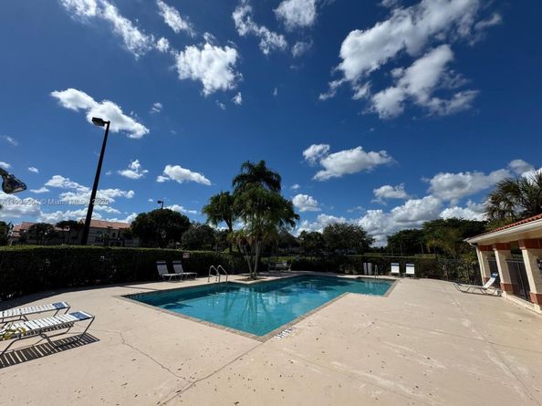 3400 N Pinewalk Dr N 918, Margate FL 33063