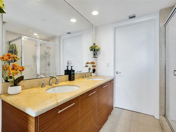 50 Biscayne Blvd 3006, Miami FL 33132