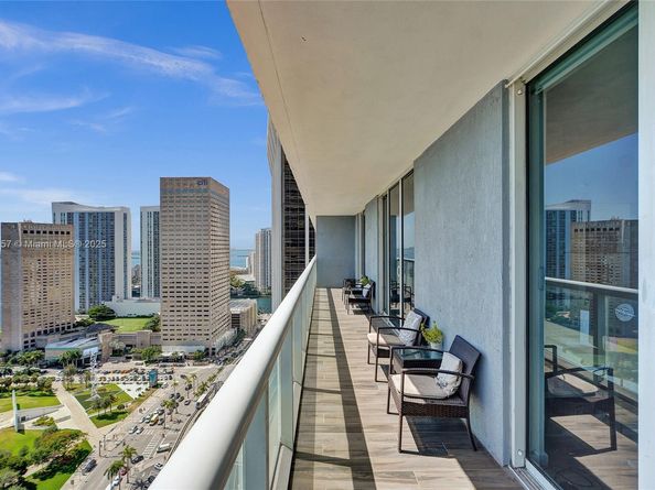 50 Biscayne Blvd 3006, Miami FL 33132