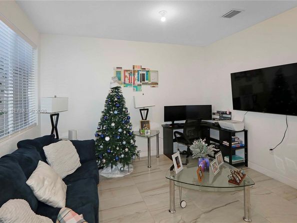 2432 SE 10th Ct, Homestead FL 33035