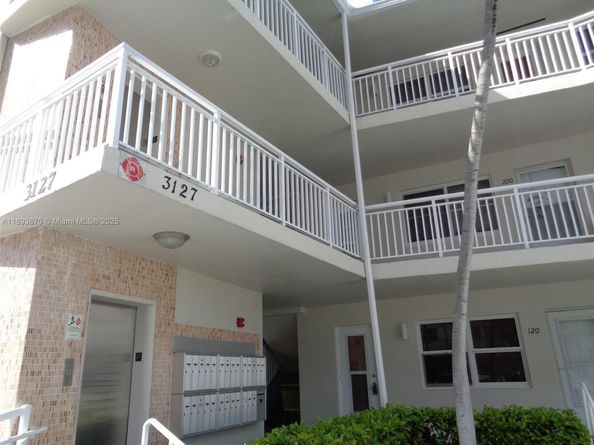 3127 S Ocean Dr 219, Hallandale Beach FL 33009