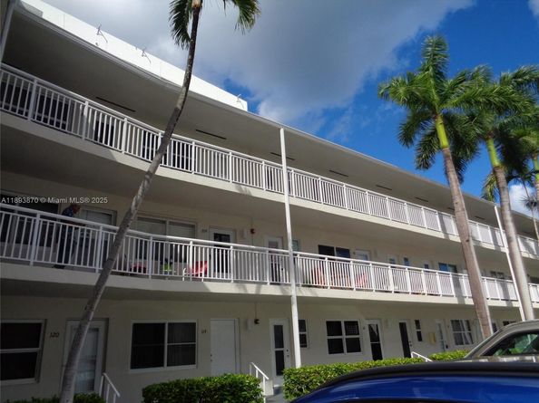 3127 S Ocean Dr 219, Hallandale Beach FL 33009