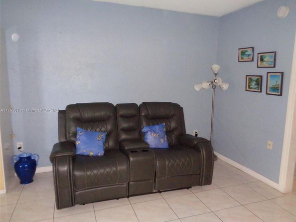 3127 S Ocean Dr 219, Hallandale Beach FL 33009