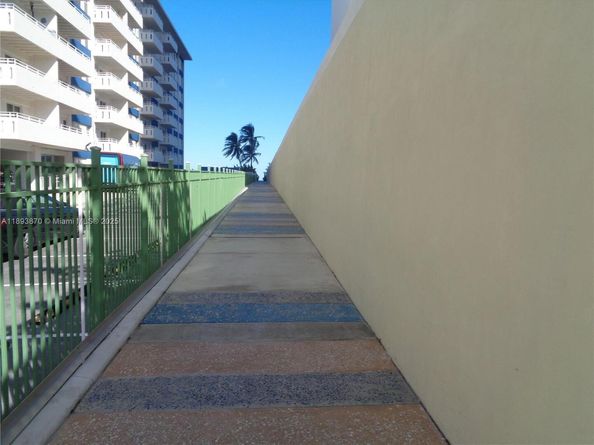3127 S Ocean Dr 219, Hallandale Beach FL 33009