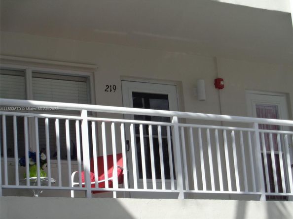 3127 S Ocean Dr 219, Hallandale Beach FL 33009