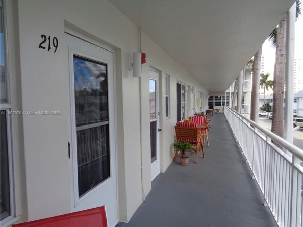 3127 S Ocean Dr 219, Hallandale Beach FL 33009