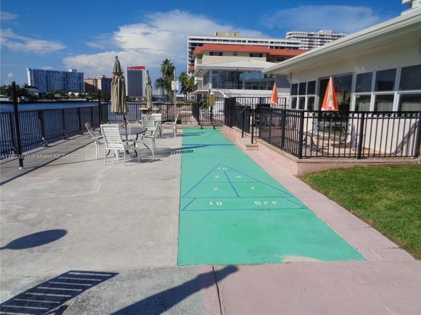 3127 S Ocean Dr 219, Hallandale Beach FL 33009