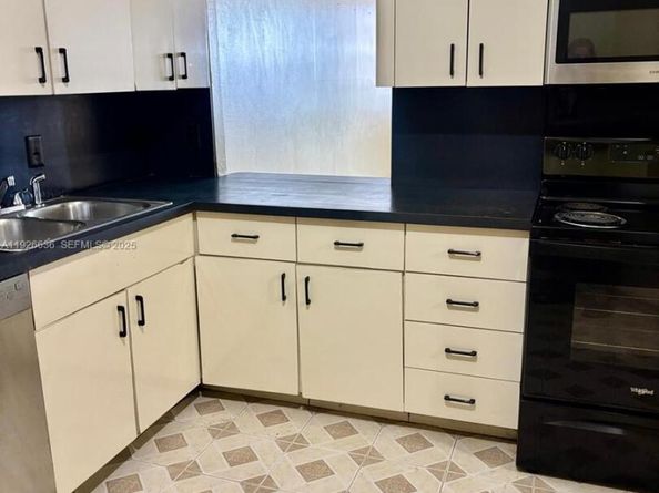 1301 NE Miami Gardens Dr 813W, Miami FL 33179