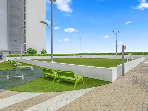 16385 Biscayne Blvd 1007, North Miami Beach FL 33160