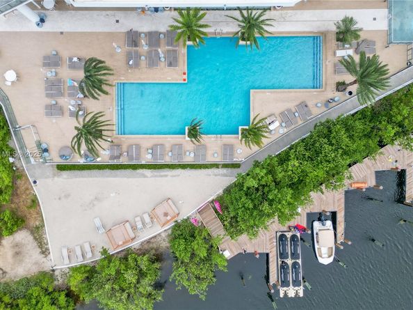 16385 Biscayne Blvd 1007, North Miami Beach FL 33160