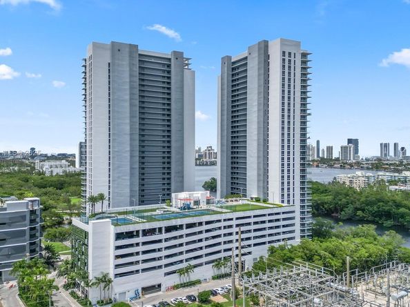 16385 Biscayne Blvd 1007, North Miami Beach FL 33160