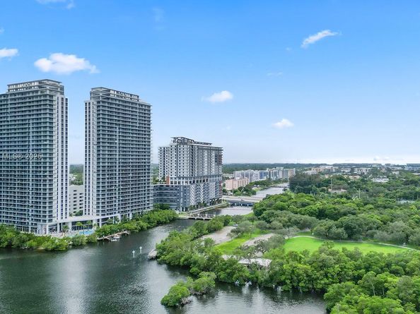 16385 Biscayne Blvd 1007, North Miami Beach FL 33160