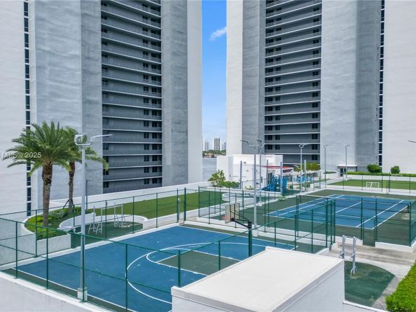 16385 Biscayne Blvd 1007, North Miami Beach FL 33160