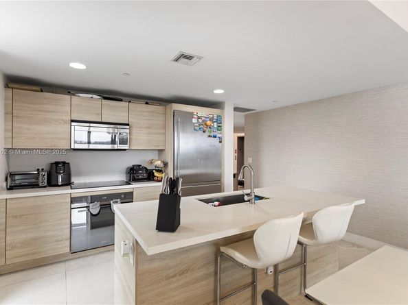 16385 Biscayne Blvd 1007, North Miami Beach FL 33160
