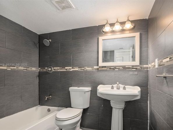 10748 N Kendall Dr N22, Miami FL 33176