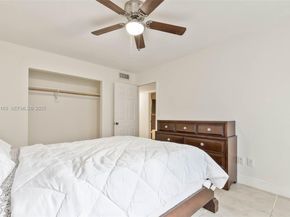 10748 N Kendall Dr N22, Miami FL 33176