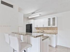 10748 N Kendall Dr N22, Miami FL 33176