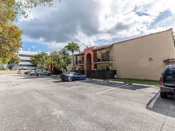 10748 N Kendall Dr N22, Miami FL 33176