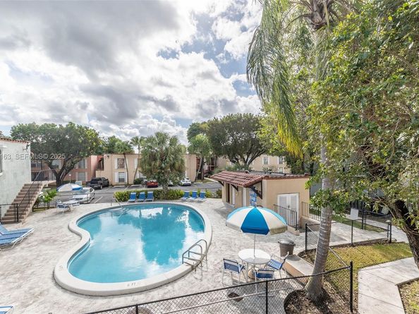 10748 N Kendall Dr N22, Miami FL 33176