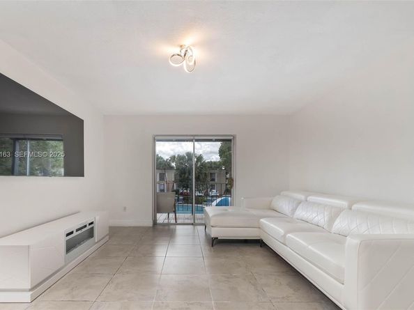 10748 N Kendall Dr N22, Miami FL 33176