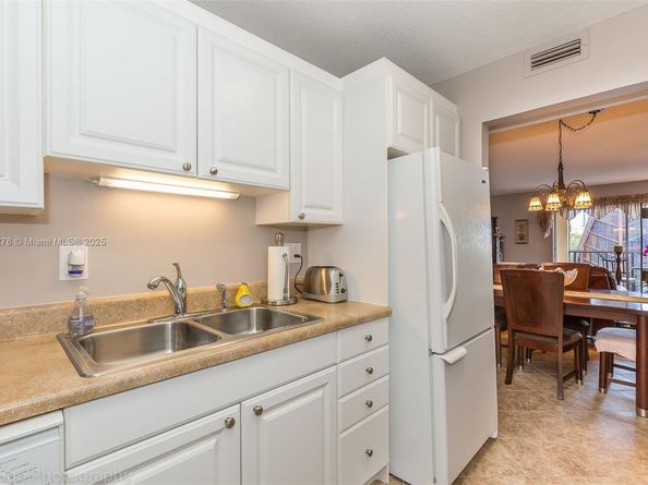 201 178th Dr 438, Sunny Isles Beach FL 33160