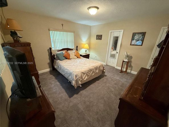 7508 Hayes St, Hollywood FL 33024