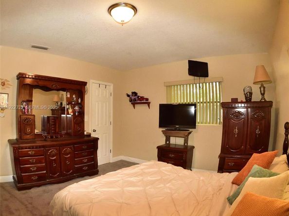 7508 Hayes St, Hollywood FL 33024