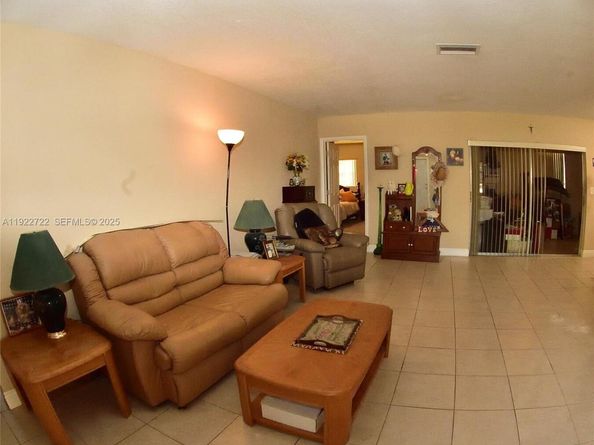 7508 Hayes St, Hollywood FL 33024