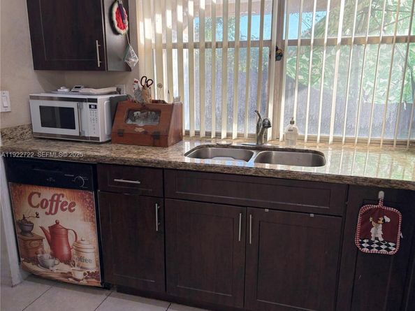 7508 Hayes St, Hollywood FL 33024