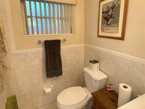 7508 Hayes St, Hollywood FL 33024