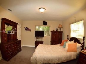 7508 Hayes St, Hollywood FL 33024