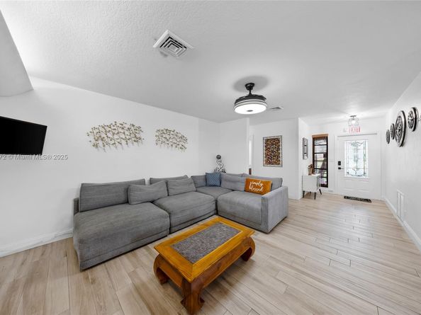 911 N Park Rd, Hollywood FL 33021