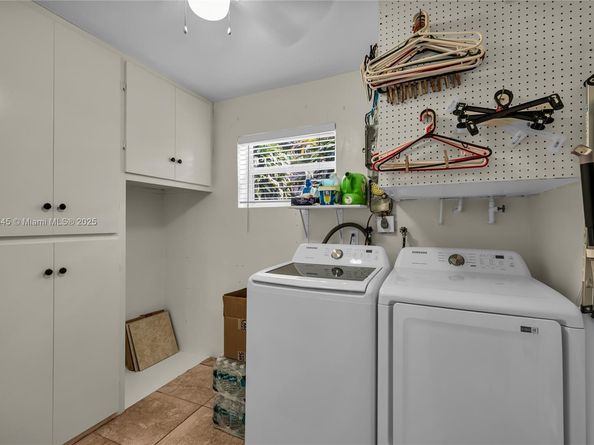 421 SW 64th Way, Pembroke Pines FL 33023
