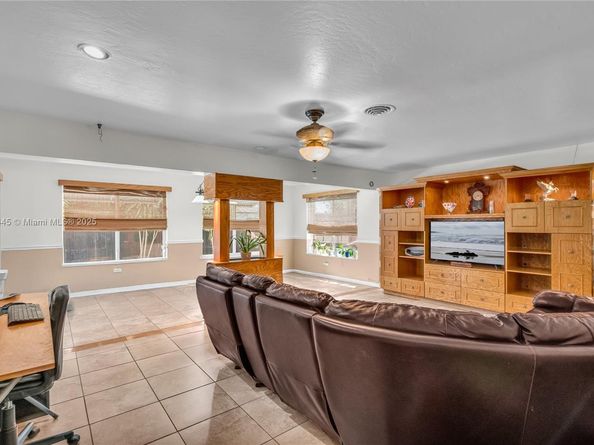 421 SW 64th Way, Pembroke Pines FL 33023