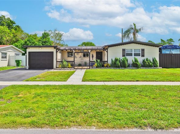 421 SW 64th Way, Pembroke Pines FL 33023