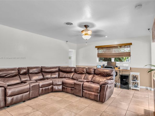 421 SW 64th Way, Pembroke Pines FL 33023