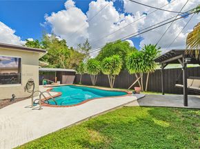421 SW 64th Way, Pembroke Pines FL 33023