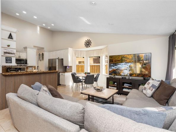 7101 NW 44th Ln, Coconut Creek FL 33073