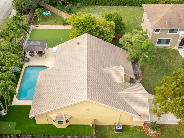 7101 NW 44th Ln, Coconut Creek FL 33073