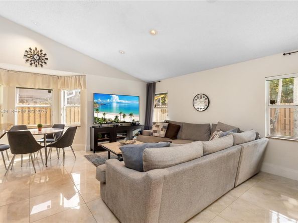 7101 NW 44th Ln, Coconut Creek FL 33073