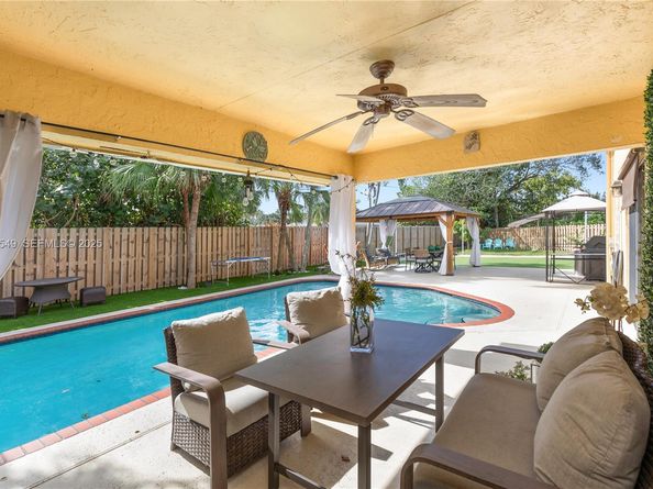 7101 NW 44th Ln, Coconut Creek FL 33073