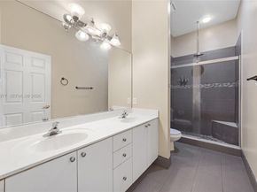 15989 SW 14th St, Pembroke Pines FL 33027