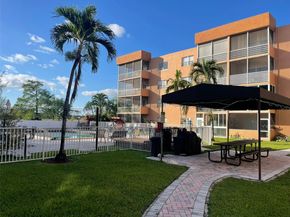 3050 E Sunrise Lakes Dr 324, Sunrise FL 33322