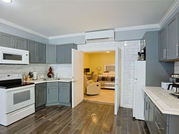 1827 Len Dr, North Palm Beach FL 33408